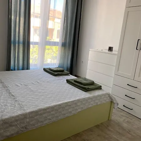 Apartment Sea Garden Apartment, Excellent Location With Free Parking